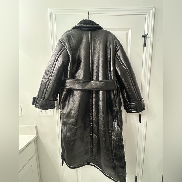 Women ASOS DESIGN oversized borg bonded and vinyl trench coat in black - Picture 5 of 7